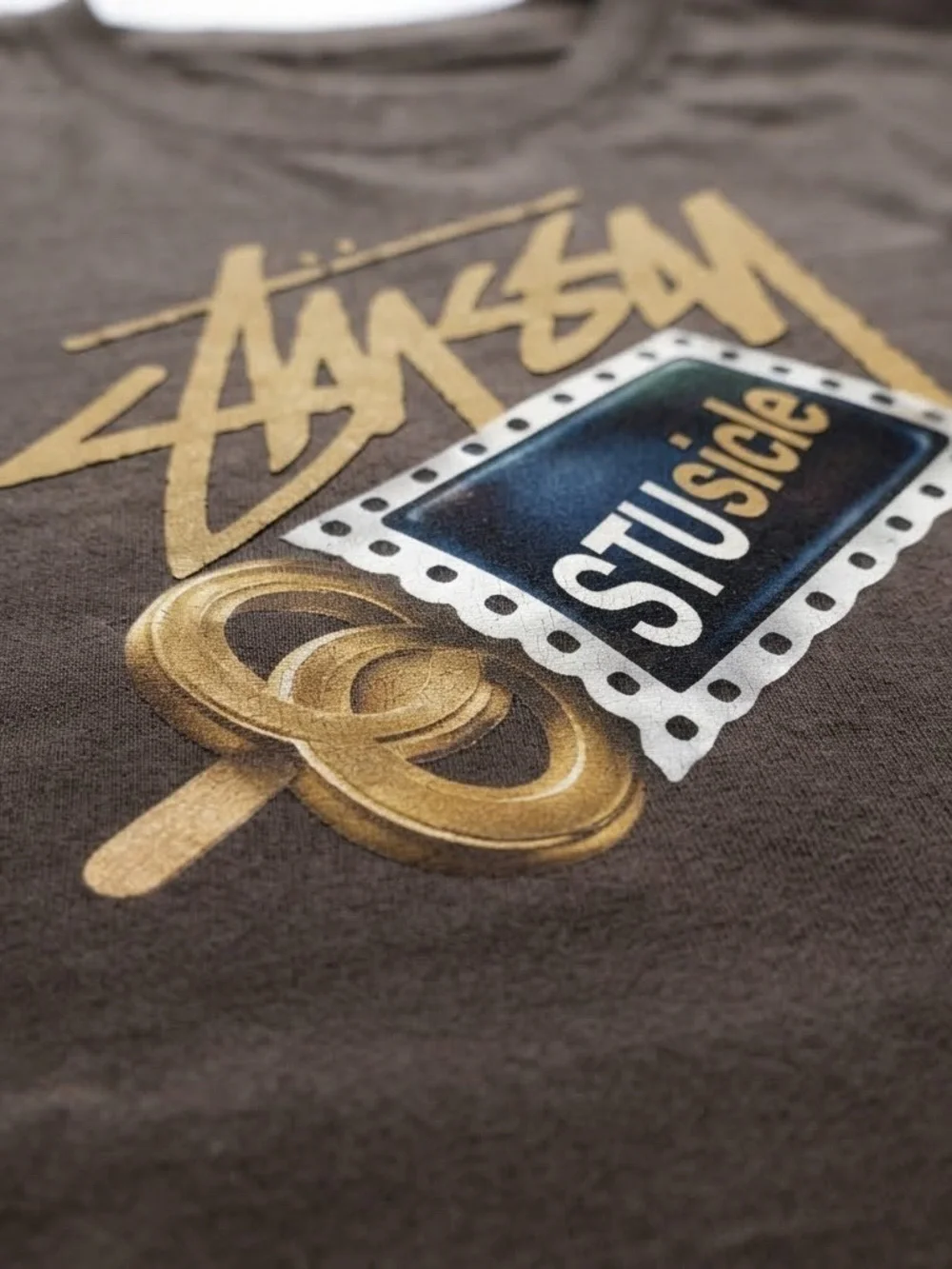 Gildan Men’s Brown Graphic Logo T-Shirt